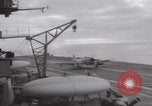 Standbild Aktion auf dem Flugdeck der USS Hancock Vietnam, 1965, aus Sekunde 21 historischem Filmmaterial Videoclip 65675079557