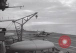 Standbild Aktion auf dem Flugdeck der USS Hancock Vietnam, 1965, aus Sekunde 22 historischem Filmmaterial Videoclip 65675079557