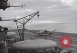 Standbild Aktion auf dem Flugdeck der USS Hancock Vietnam, 1965, aus Sekunde 26 historischem Filmmaterial Videoclip 65675079557