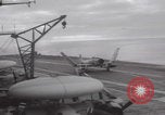 Standbild Aktion auf dem Flugdeck der USS Hancock Vietnam, 1965, aus Sekunde 29 historischem Filmmaterial Videoclip 65675079557