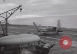 Standbild Aktion auf dem Flugdeck der USS Hancock Vietnam, 1965, aus Sekunde 31 historischem Filmmaterial Videoclip 65675079557