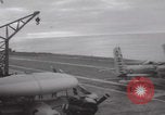 Standbild Aktion auf dem Flugdeck der USS Hancock Vietnam, 1965, aus Sekunde 33 historischem Filmmaterial Videoclip 65675079557