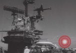 Standbild Aktion auf dem Flugdeck der USS Hancock Vietnam, 1965, aus Sekunde 42 historischem Filmmaterial Videoclip 65675079557