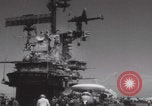 Standbild Aktion auf dem Flugdeck der USS Hancock Vietnam, 1965, aus Sekunde 44 historischem Filmmaterial Videoclip 65675079557
