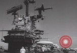 Standbild Aktion auf dem Flugdeck der USS Hancock Vietnam, 1965, aus Sekunde 45 historischem Filmmaterial Videoclip 65675079557