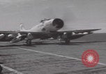 Standbild Aktion auf dem Flugdeck der USS Hancock Vietnam, 1965, aus Sekunde 48 historischem Filmmaterial Videoclip 65675079557