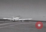 Standbild Aktion auf dem Flugdeck der USS Hancock Vietnam, 1965, aus Sekunde 50 historischem Filmmaterial Videoclip 65675079557
