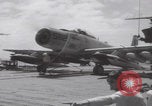 Standbild Aktion auf dem Flugdeck der USS Hancock Vietnam, 1965, aus Sekunde 52 historischem Filmmaterial Videoclip 65675079557