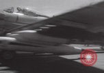 Standbild Aktion auf dem Flugdeck der USS Hancock Vietnam, 1965, aus Sekunde 53 historischem Filmmaterial Videoclip 65675079557