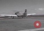 Standbild Aktion auf dem Flugdeck der USS Hancock Vietnam, 1965, aus Sekunde 54 historischem Filmmaterial Videoclip 65675079557