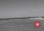 Standbild Aktion auf dem Flugdeck der USS Hancock Vietnam, 1965, aus Sekunde 57 historischem Filmmaterial Videoclip 65675079557