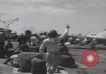 Standbild Aktion auf dem Flugdeck der USS Hancock Vietnam, 1965, aus Sekunde 58 historischem Filmmaterial Videoclip 65675079557