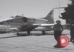 Standbild Flugzeugträger USS Hancock im Vietnamkrieg Vietnam, 1965, aus Sekunde 13 historischem Filmmaterial Videoclip 65675079558