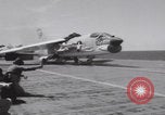Standbild Flugzeugträger USS Hancock im Vietnamkrieg Vietnam, 1965, aus Sekunde 25 historischem Filmmaterial Videoclip 65675079558