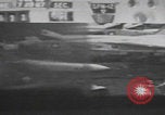 Standbild Brand der USS Forrestal im Golf von Tonkin Golf von Tonkin, Vietnam, 1967, aus Sekunde 9 historischem Filmmaterial Videoclip 65675079560