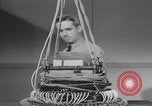 Standbild Komponenten der japanischen Fu-Go-Papierballonbombe United States USA, 1944, aus Sekunde 5 historischem Filmmaterial Videoclip 65675079565