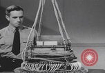 Standbild Komponenten der japanischen Fu-Go-Papierballonbombe United States USA, 1944, aus Sekunde 6 historischem Filmmaterial Videoclip 65675079565
