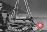 Standbild Komponenten der japanischen Fu-Go-Papierballonbombe United States USA, 1944, aus Sekunde 9 historischem Filmmaterial Videoclip 65675079565