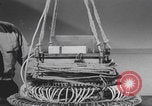 Standbild Komponenten der japanischen Fu-Go-Papierballonbombe United States USA, 1944, aus Sekunde 11 historischem Filmmaterial Videoclip 65675079565