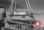 Standbild Komponenten der japanischen Fu-Go-Papierballonbombe United States USA, 1944, aus Sekunde 12 historischem Filmmaterial Videoclip 65675079565