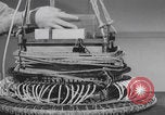 Standbild Komponenten der japanischen Fu-Go-Papierballonbombe United States USA, 1944, aus Sekunde 26 historischem Filmmaterial Videoclip 65675079565