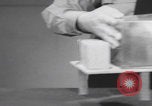 Standbild Komponenten der japanischen Fu-Go-Papierballonbombe United States USA, 1944, aus Sekunde 29 historischem Filmmaterial Videoclip 65675079565