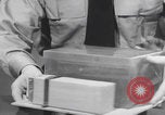 Standbild Komponenten der japanischen Fu-Go-Papierballonbombe United States USA, 1944, aus Sekunde 31 historischem Filmmaterial Videoclip 65675079565