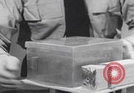 Standbild Komponenten der japanischen Fu-Go-Papierballonbombe United States USA, 1944, aus Sekunde 32 historischem Filmmaterial Videoclip 65675079565