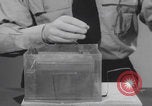 Standbild Komponenten der japanischen Fu-Go-Papierballonbombe United States USA, 1944, aus Sekunde 47 historischem Filmmaterial Videoclip 65675079565
