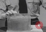 Standbild Komponenten der japanischen Fu-Go-Papierballonbombe United States USA, 1944, aus Sekunde 48 historischem Filmmaterial Videoclip 65675079565