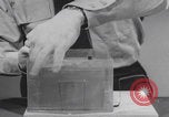 Standbild Komponenten der japanischen Fu-Go-Papierballonbombe United States USA, 1944, aus Sekunde 49 historischem Filmmaterial Videoclip 65675079565
