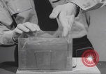Standbild Komponenten der japanischen Fu-Go-Papierballonbombe United States USA, 1944, aus Sekunde 52 historischem Filmmaterial Videoclip 65675079565