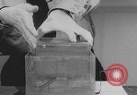 Standbild Komponenten der japanischen Fu-Go-Papierballonbombe United States USA, 1944, aus Sekunde 57 historischem Filmmaterial Videoclip 65675079565