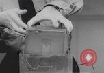Standbild Komponenten der japanischen Fu-Go-Papierballonbombe United States USA, 1944, aus Sekunde 58 historischem Filmmaterial Videoclip 65675079565