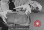 Standbild Komponenten der japanischen Fu-Go-Papierballonbombe United States USA, 1944, aus Sekunde 59 historischem Filmmaterial Videoclip 65675079565