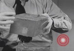 Standbild Komponenten der japanischen Fu-Go-Papierballonbombe United States USA, 1944, aus Sekunde 62 historischem Filmmaterial Videoclip 65675079565