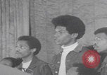 Standbild Demonstration der Afroamerikaner Chicago Illinois USA, 1970, aus Sekunde 44 historischem Filmmaterial Videoclip 65675079568