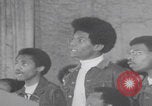 Standbild Demonstration der Afroamerikaner Chicago Illinois USA, 1970, aus Sekunde 46 historischem Filmmaterial Videoclip 65675079568