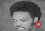 Standbild Predigt des afroamerikanischen Pfarrers Jesse Jackson Chicago Illinois USA, 1970, aus Sekunde 22 historischem Filmmaterial Videoclip 65675079569