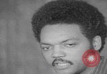 Standbild Predigt des afroamerikanischen Pfarrers Jesse Jackson Chicago Illinois USA, 1970, aus Sekunde 33 historischem Filmmaterial Videoclip 65675079569