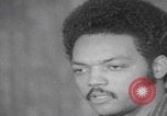Standbild Predigt des afroamerikanischen Pfarrers Jesse Jackson Chicago Illinois USA, 1970, aus Sekunde 34 historischem Filmmaterial Videoclip 65675079569