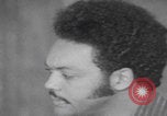Standbild Predigt des afroamerikanischen Pfarrers Jesse Jackson Chicago Illinois USA, 1970, aus Sekunde 35 historischem Filmmaterial Videoclip 65675079569