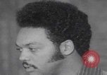 Standbild Predigt des afroamerikanischen Pfarrers Jesse Jackson Chicago Illinois USA, 1970, aus Sekunde 44 historischem Filmmaterial Videoclip 65675079569
