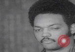 Standbild Predigt des afroamerikanischen Pfarrers Jesse Jackson Chicago Illinois USA, 1970, aus Sekunde 45 historischem Filmmaterial Videoclip 65675079569