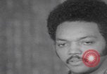 Standbild Predigt des afroamerikanischen Pfarrers Jesse Jackson Chicago Illinois USA, 1970, aus Sekunde 46 historischem Filmmaterial Videoclip 65675079569