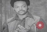 Standbild Predigt des afroamerikanischen Pfarrers Jesse Jackson Chicago Illinois USA, 1970, aus Sekunde 57 historischem Filmmaterial Videoclip 65675079569