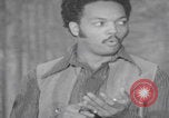 Standbild Predigt des afroamerikanischen Pfarrers Jesse Jackson Chicago Illinois USA, 1970, aus Sekunde 59 historischem Filmmaterial Videoclip 65675079569