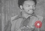 Standbild Predigt des afroamerikanischen Pfarrers Jesse Jackson Chicago Illinois USA, 1970, aus Sekunde 60 historischem Filmmaterial Videoclip 65675079569