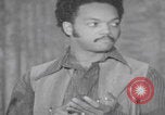 Standbild Predigt des afroamerikanischen Pfarrers Jesse Jackson Chicago Illinois USA, 1970, aus Sekunde 61 historischem Filmmaterial Videoclip 65675079569