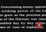 Standbild USAAF bombardiert Ölraffinerien in Ploesti Rumänien Ploiesti, Rumänien, 1944, aus Sekunde 40 historischem Filmmaterial Videoclip 65675079573